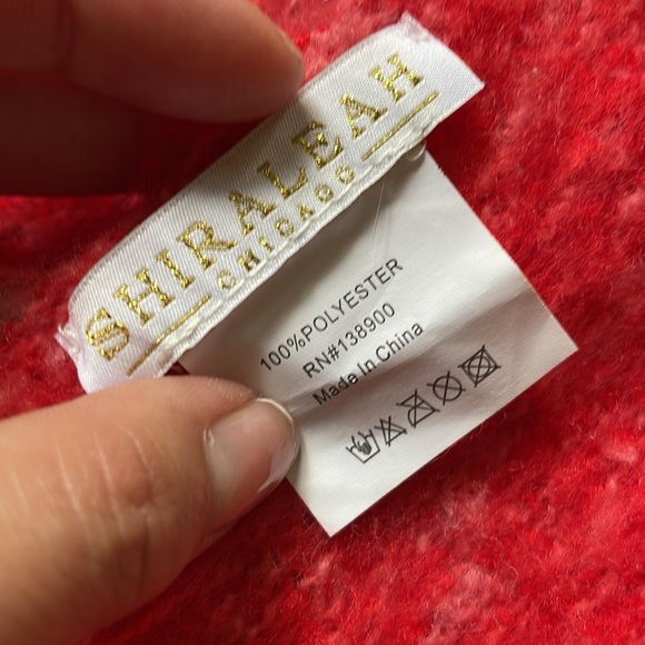 Shiraleah Chicago Large Pink Red Ombre Fringed Scarf - Picture 9 of 9